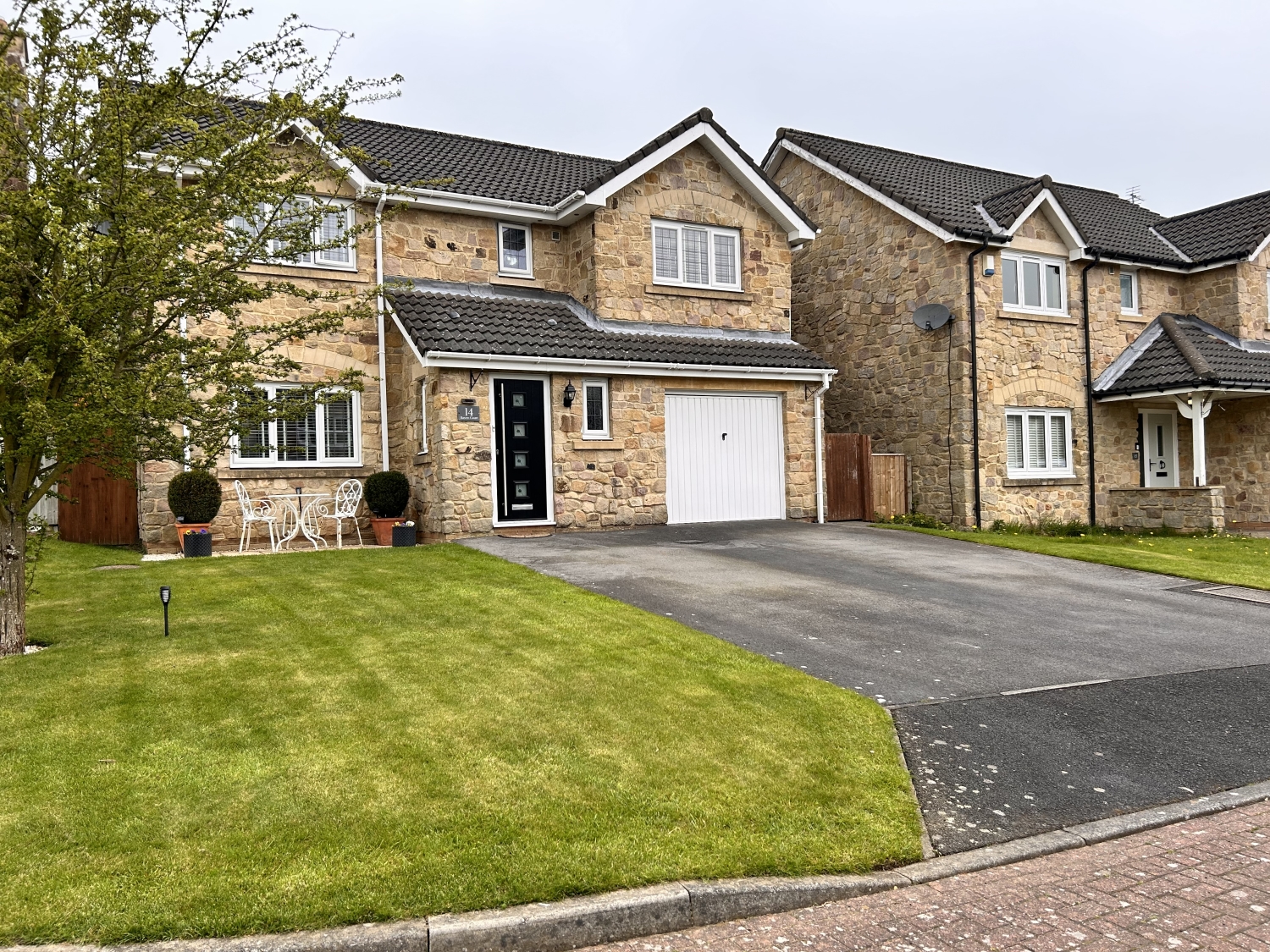 4 bedroom Detached Under Offer