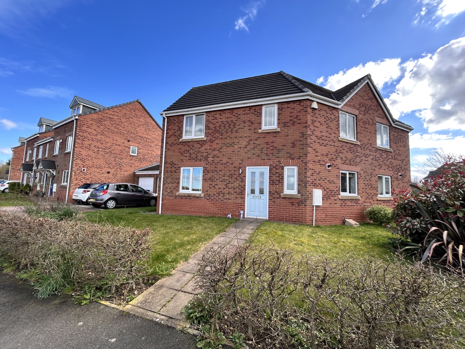 3 bedroom Semi-Detached Under Offer