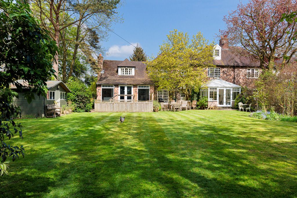 5 bedroom Semi-Detached House SSTC