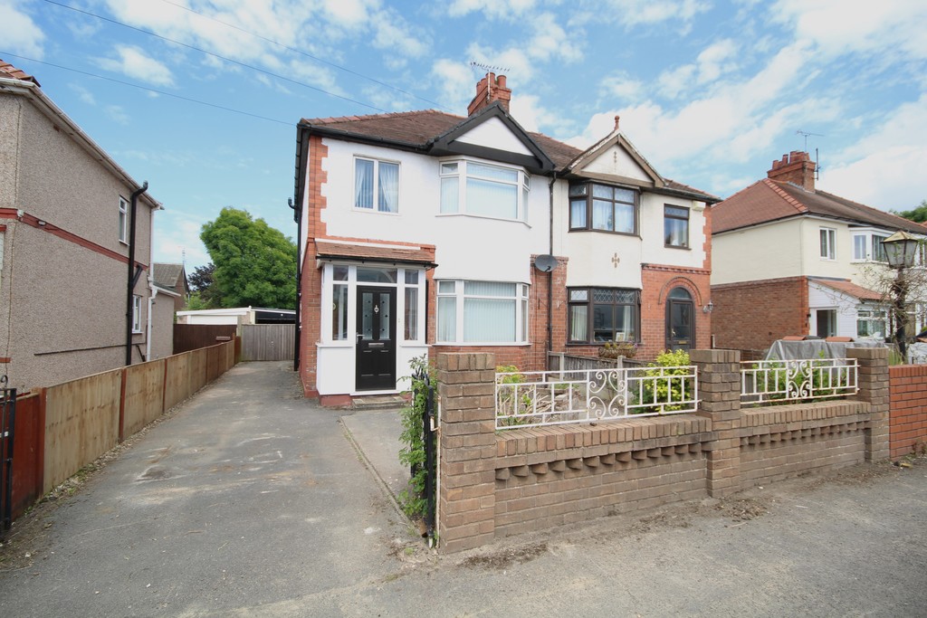 3 bedroom Semi-detached house Sold