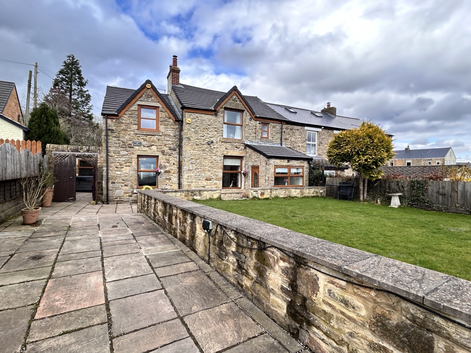4 bedroom Semi-detached house For Sale