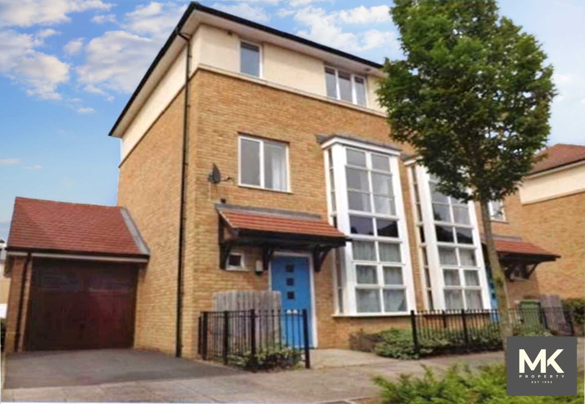 3 bedroom Semi-detached house Let