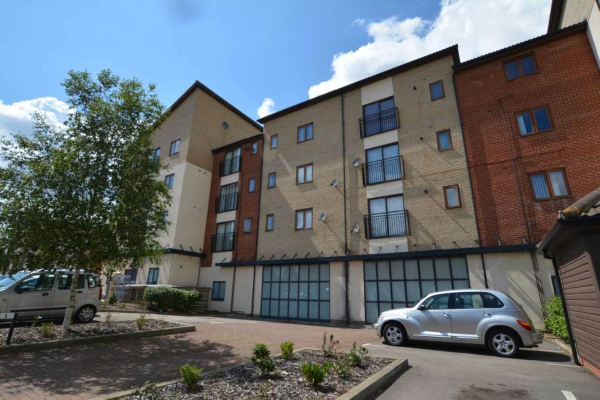 3 bedroom Apartment Let