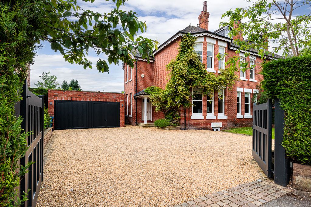 5 bedroom House Under Offer