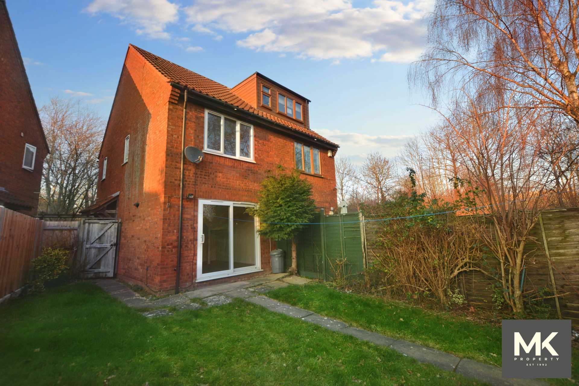 2 bedroom Semi-detached house Let