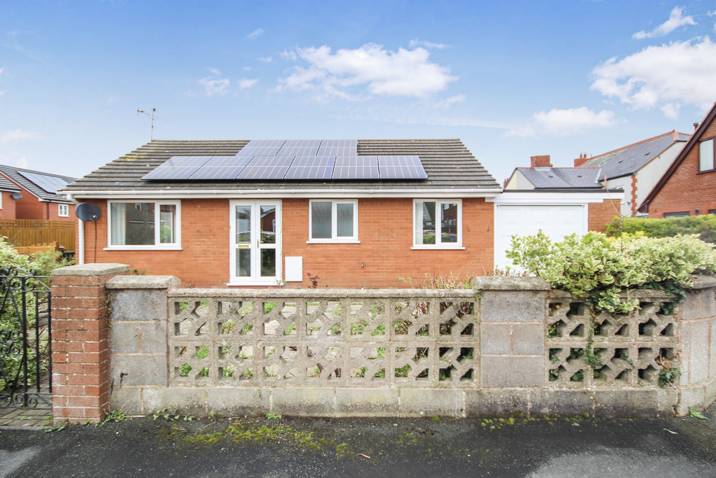 2 bedroom Detached House For Sale