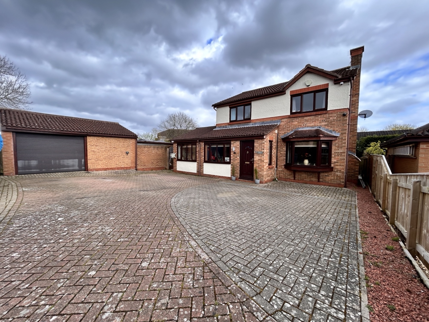 4 bedroom Detached house Under Offer