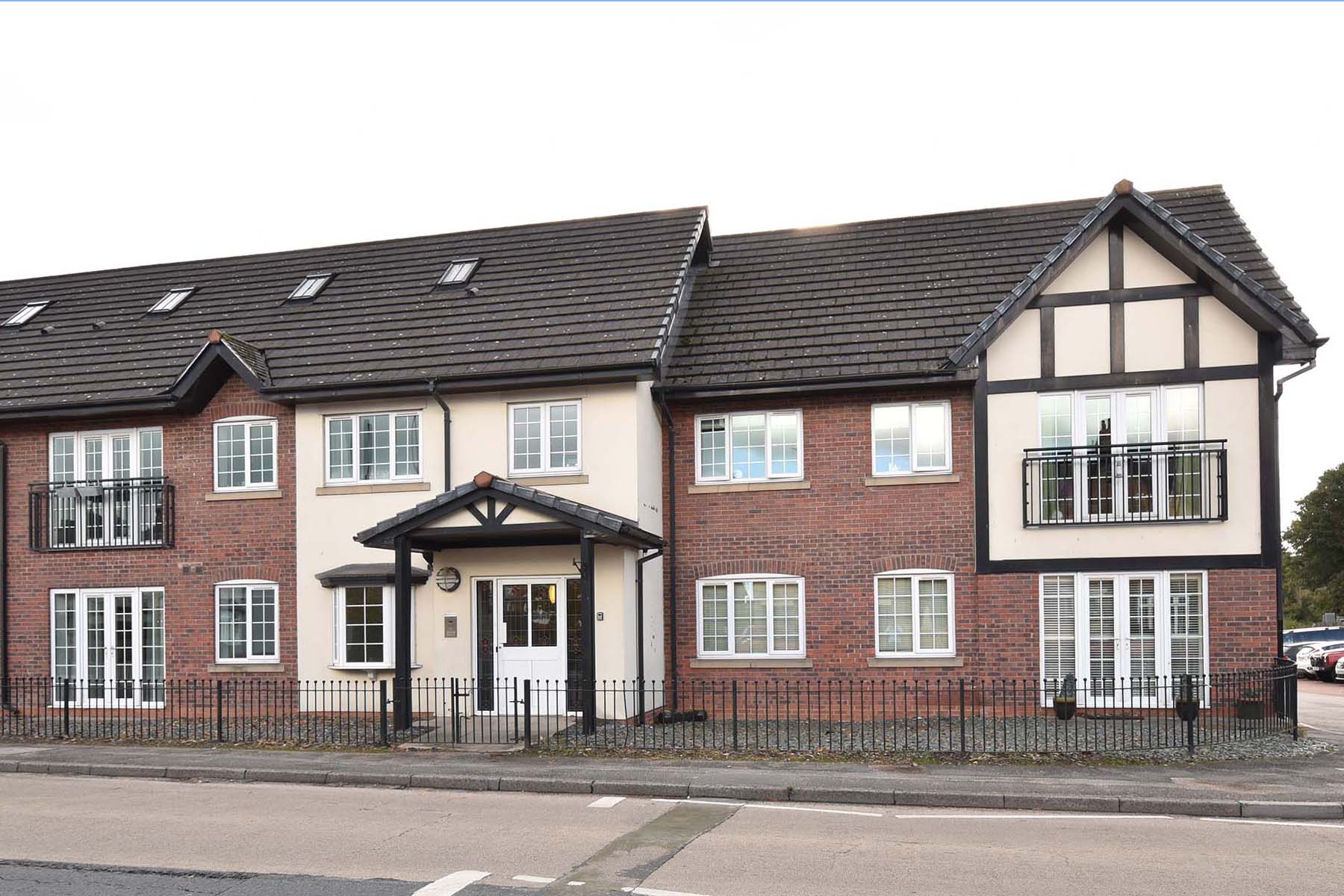 2 bedroom Apartment For Sale