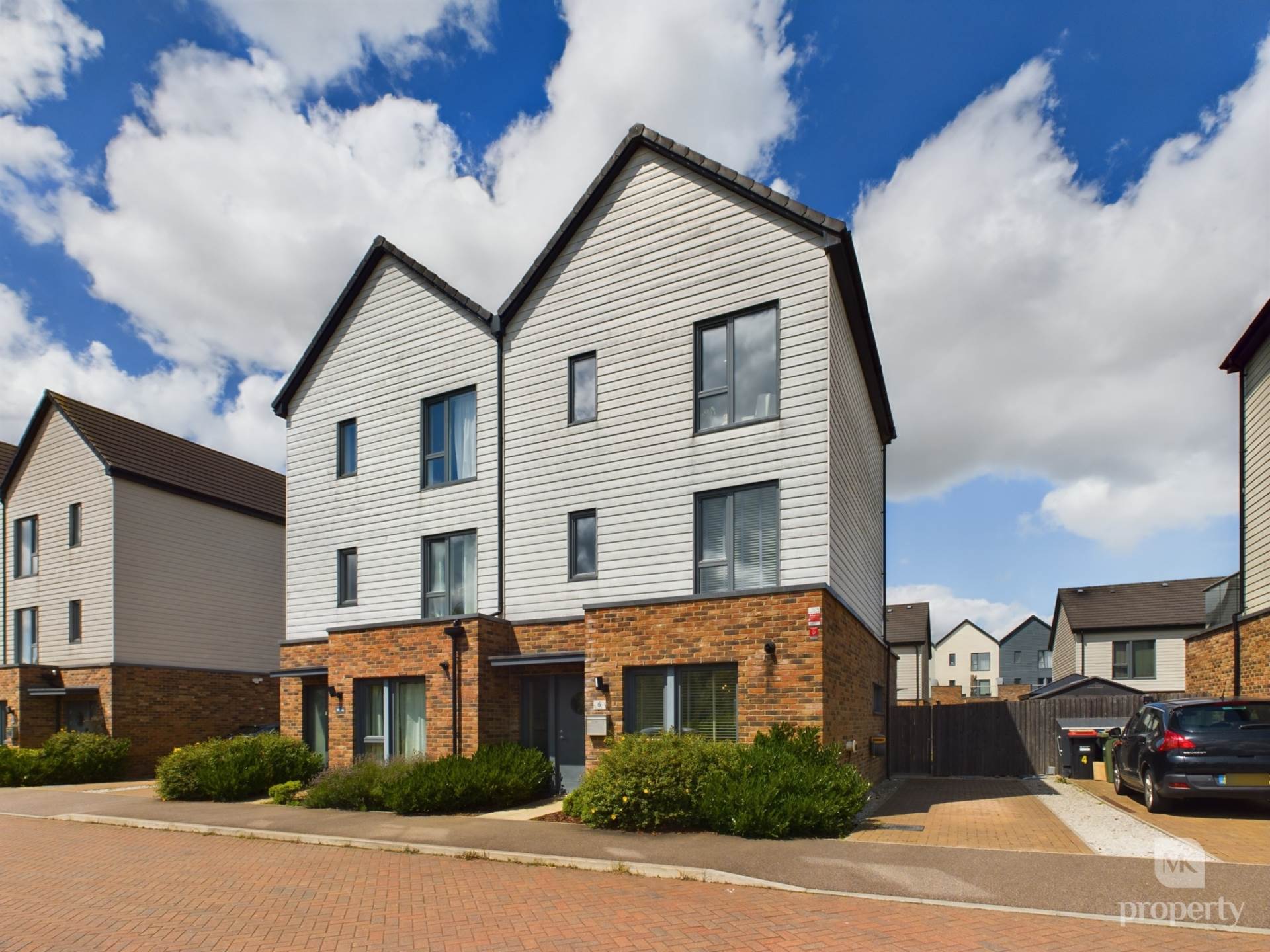 4 bedroom Semi-detached house Sold