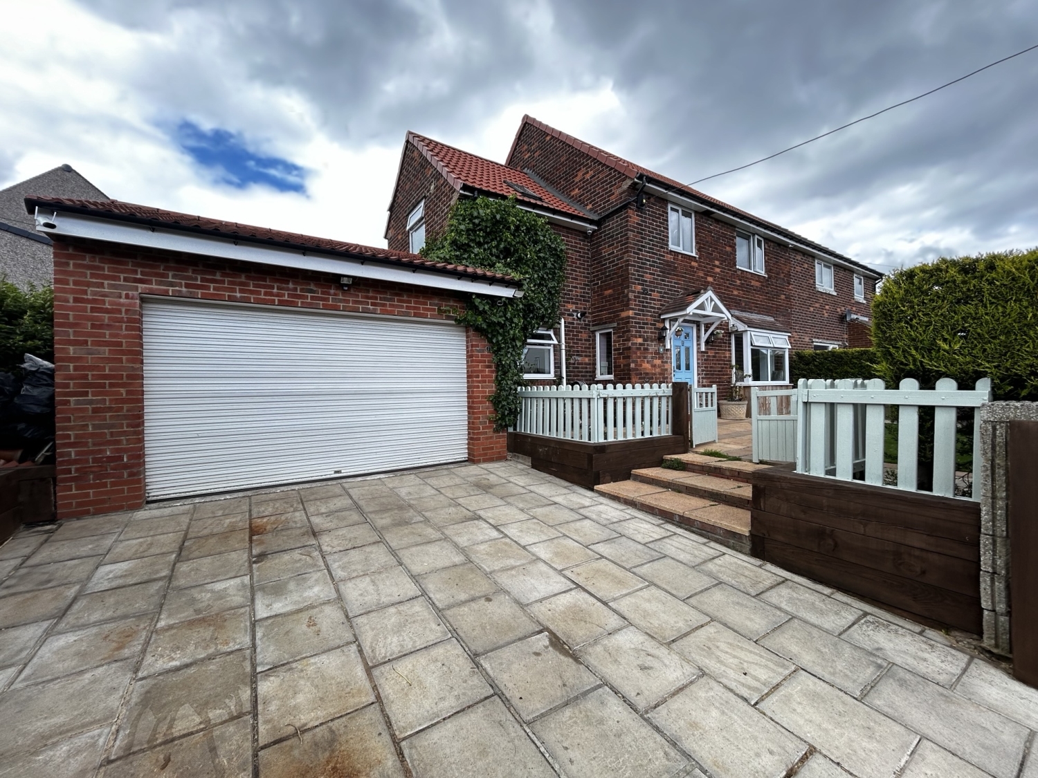 3 bedroom Semi-Detached Under Offer