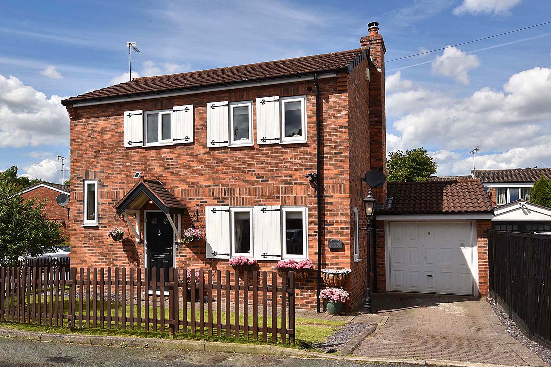 2 bedroom Cottage For Sale