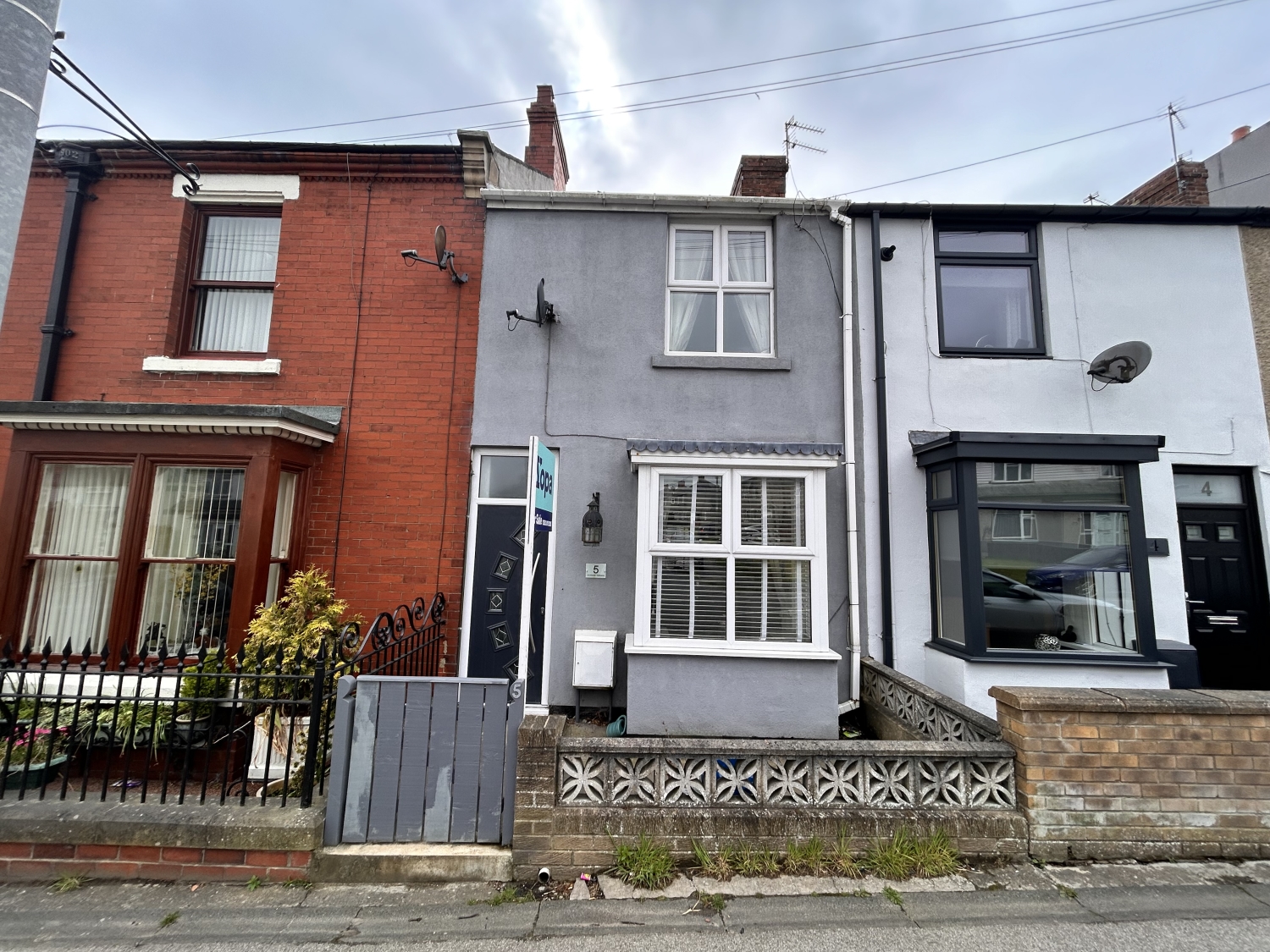 2 bedroom Terraced For Sale