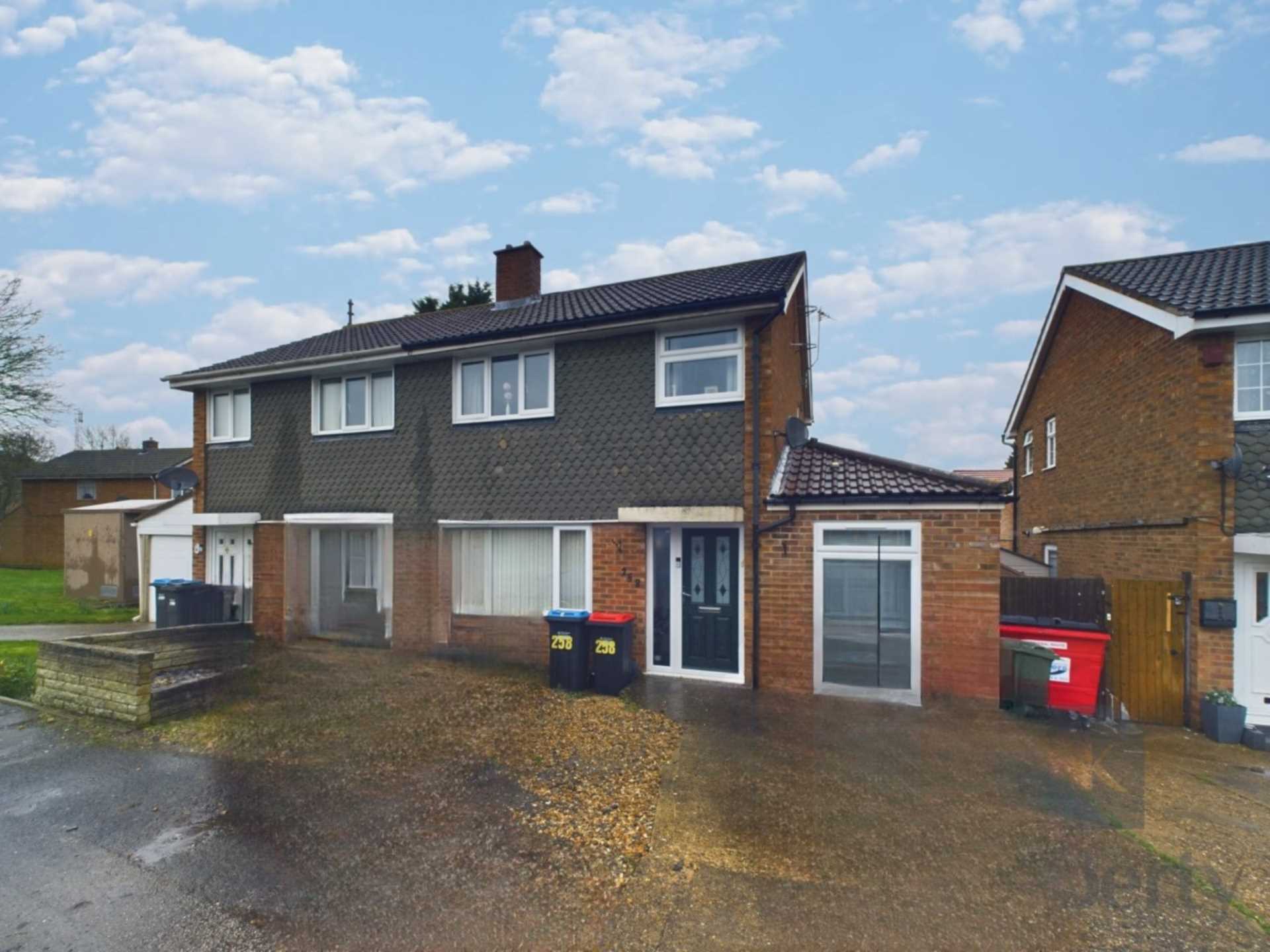 4 bedroom Semi-detached house Sold