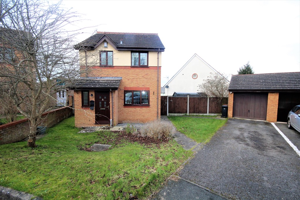 3 bedroom Detached House SSTC