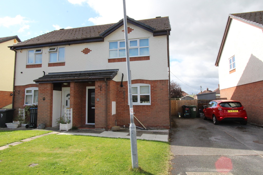 2 bedroom Semi-Detached House For Sale