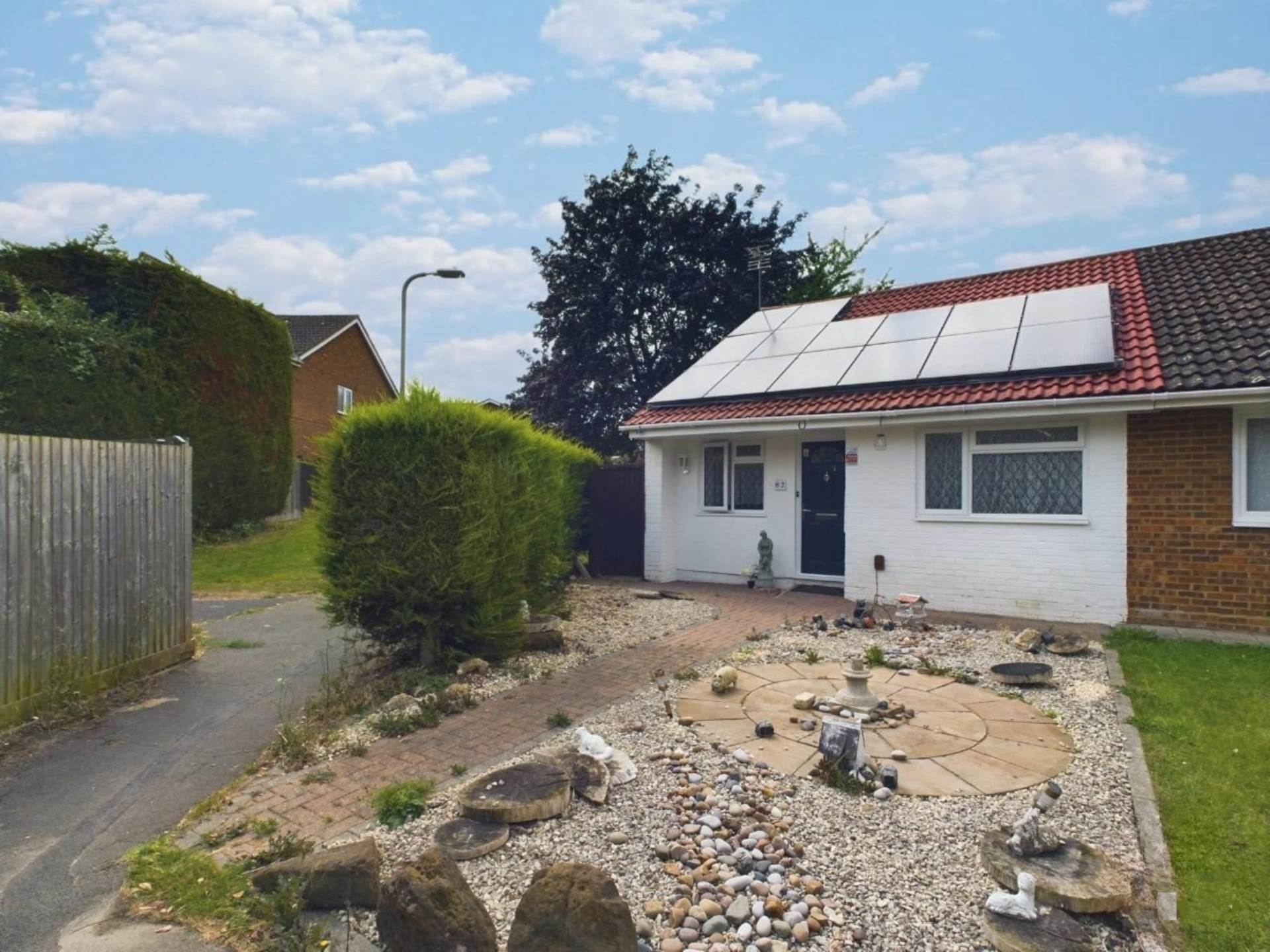 2 bedroom Semi-Detached House For Sale