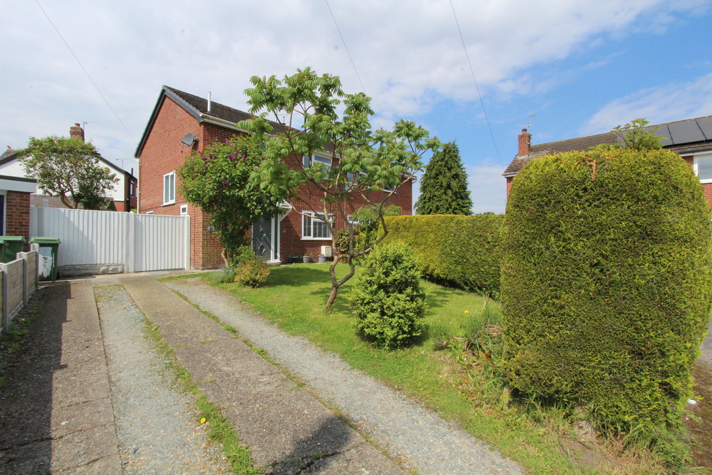 3 bedroom Semi-Detached House Sold