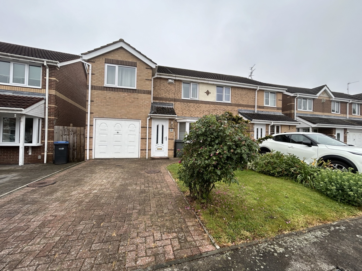 3 bedroom Semi-Detached Under Offer