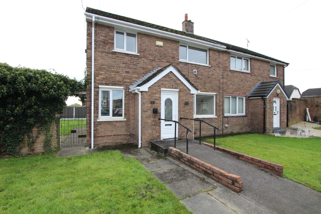 3 bedroom Semi-detached house Sold