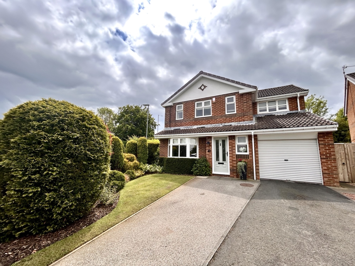 4 bedroom Detached Under Offer