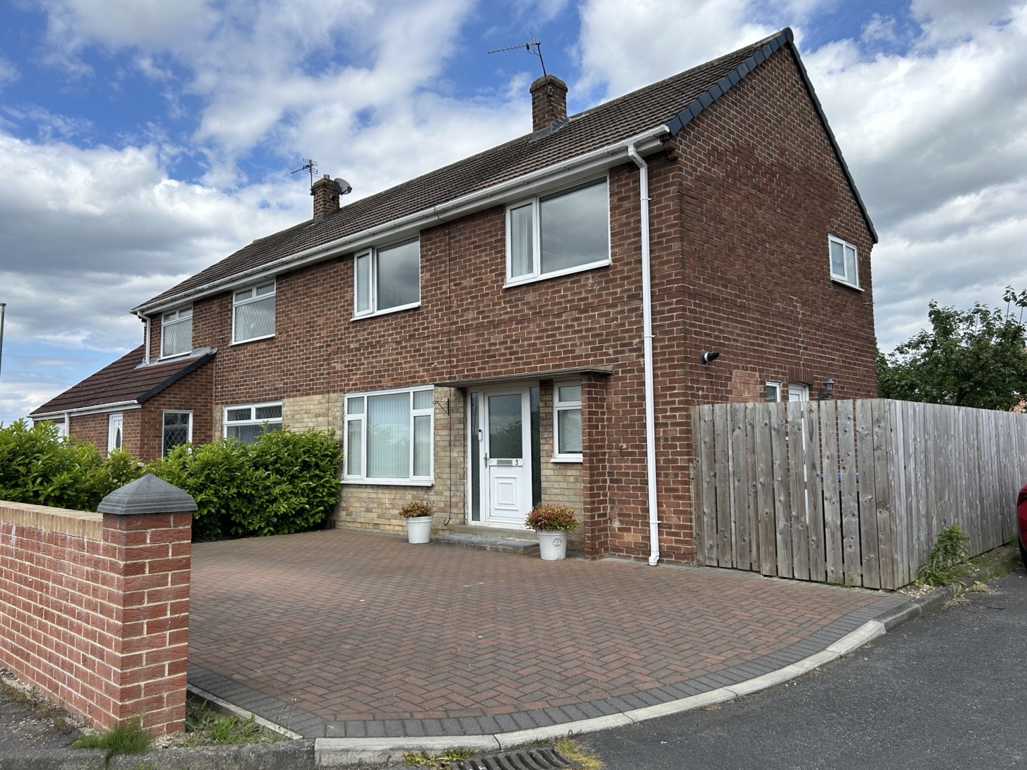 3 bedroom Semi-Detached Under Offer