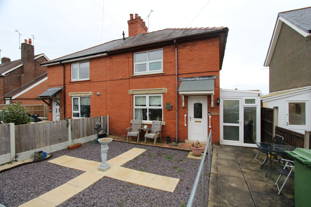 2 bedroom Semi-Detached House Sold