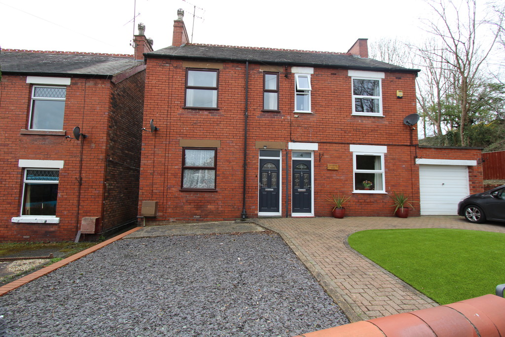 3 bedroom Semi-Detached House Sold