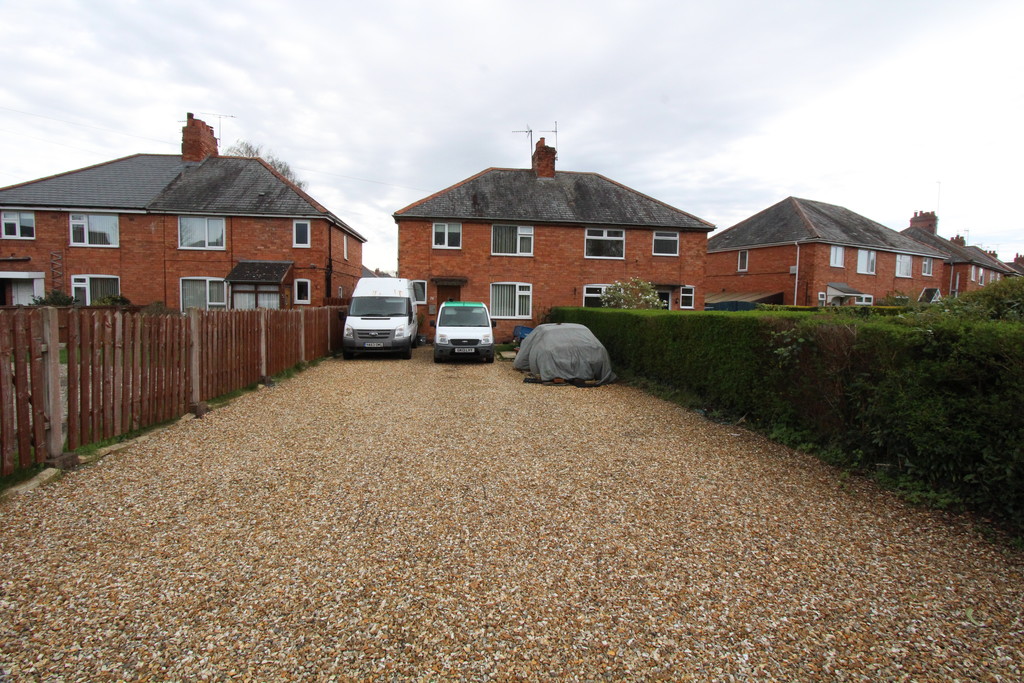 3 bedroom Semi-Detached House Sold