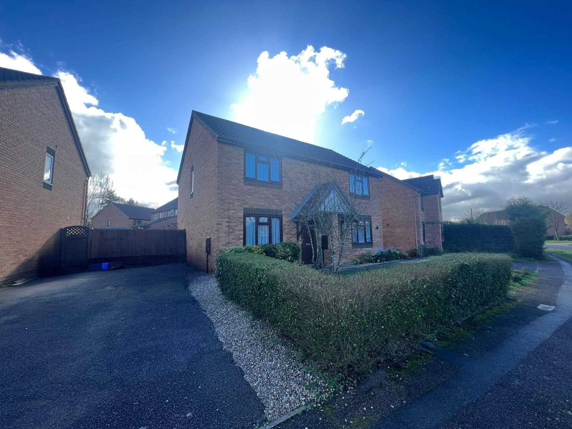 3 bedroom Semi-detached house Sold