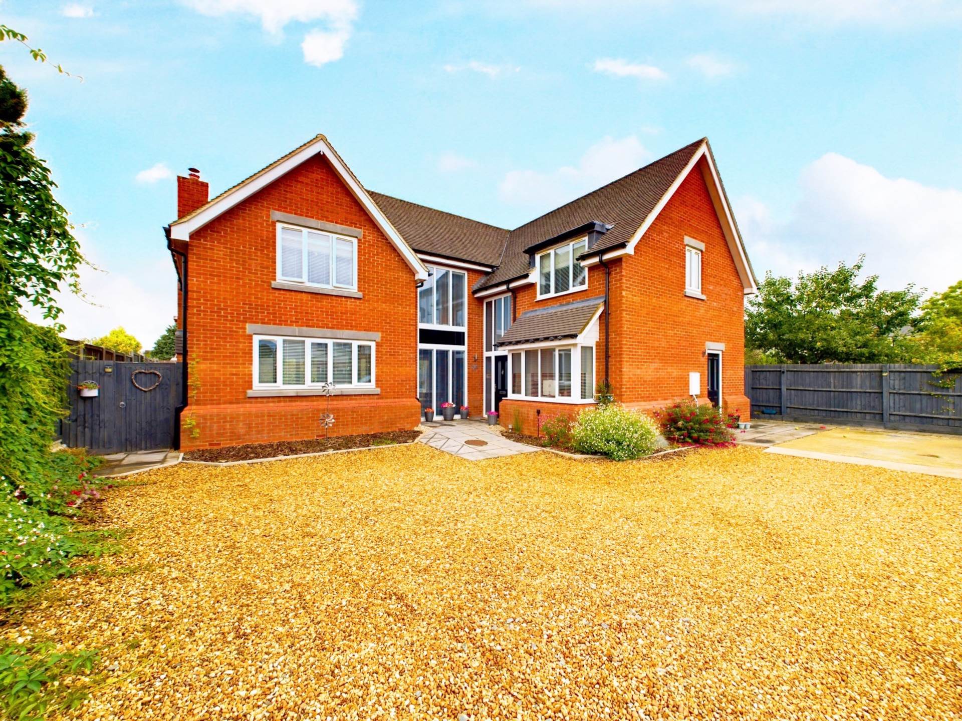 5 bedroom Detached House Sold