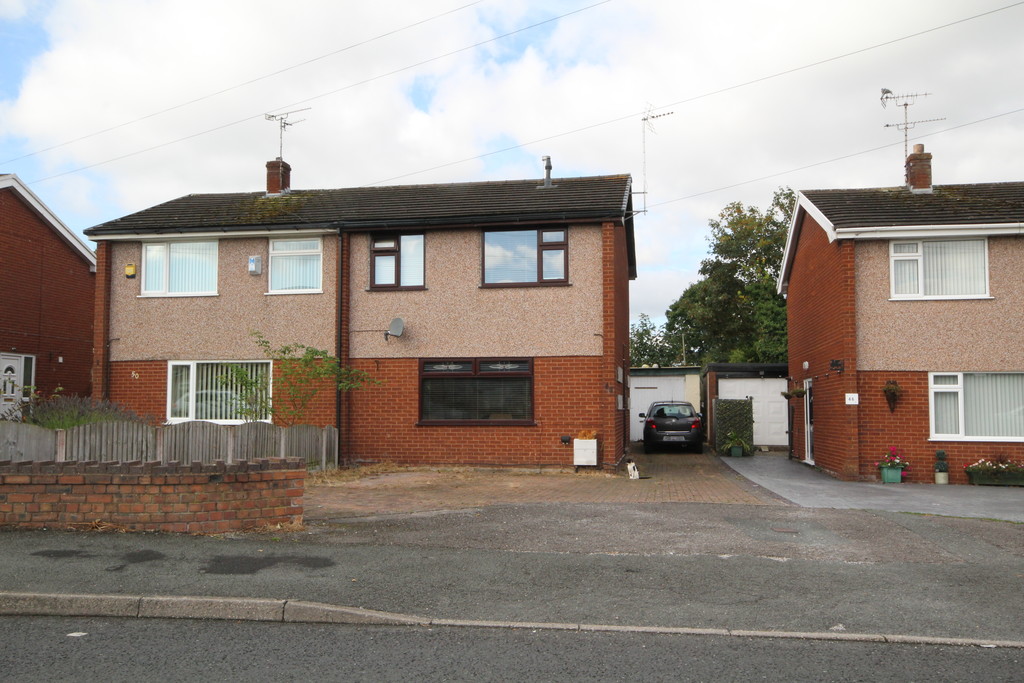 3 bedroom Semi-Detached House Sold