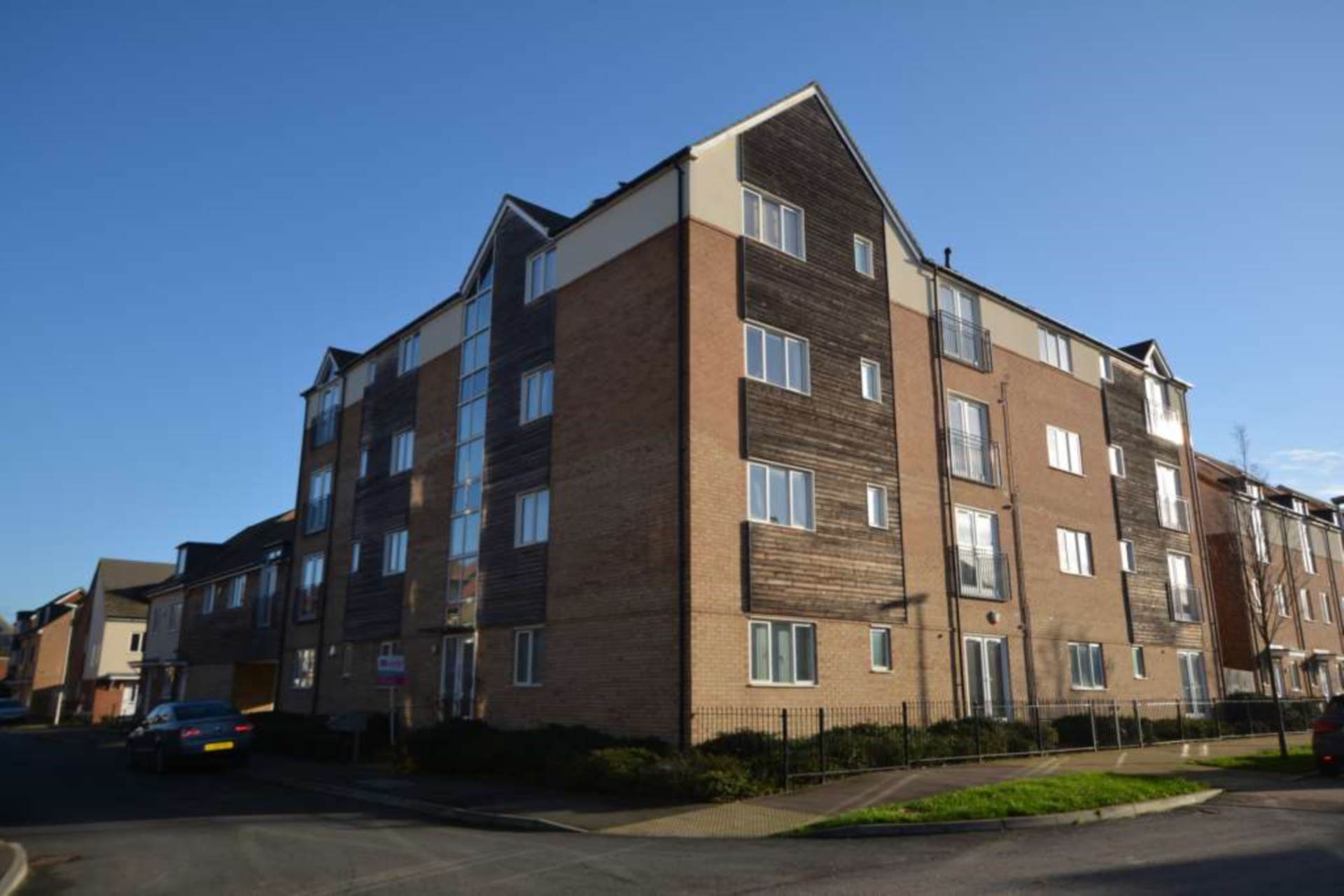 2 bedroom Apartment To Let