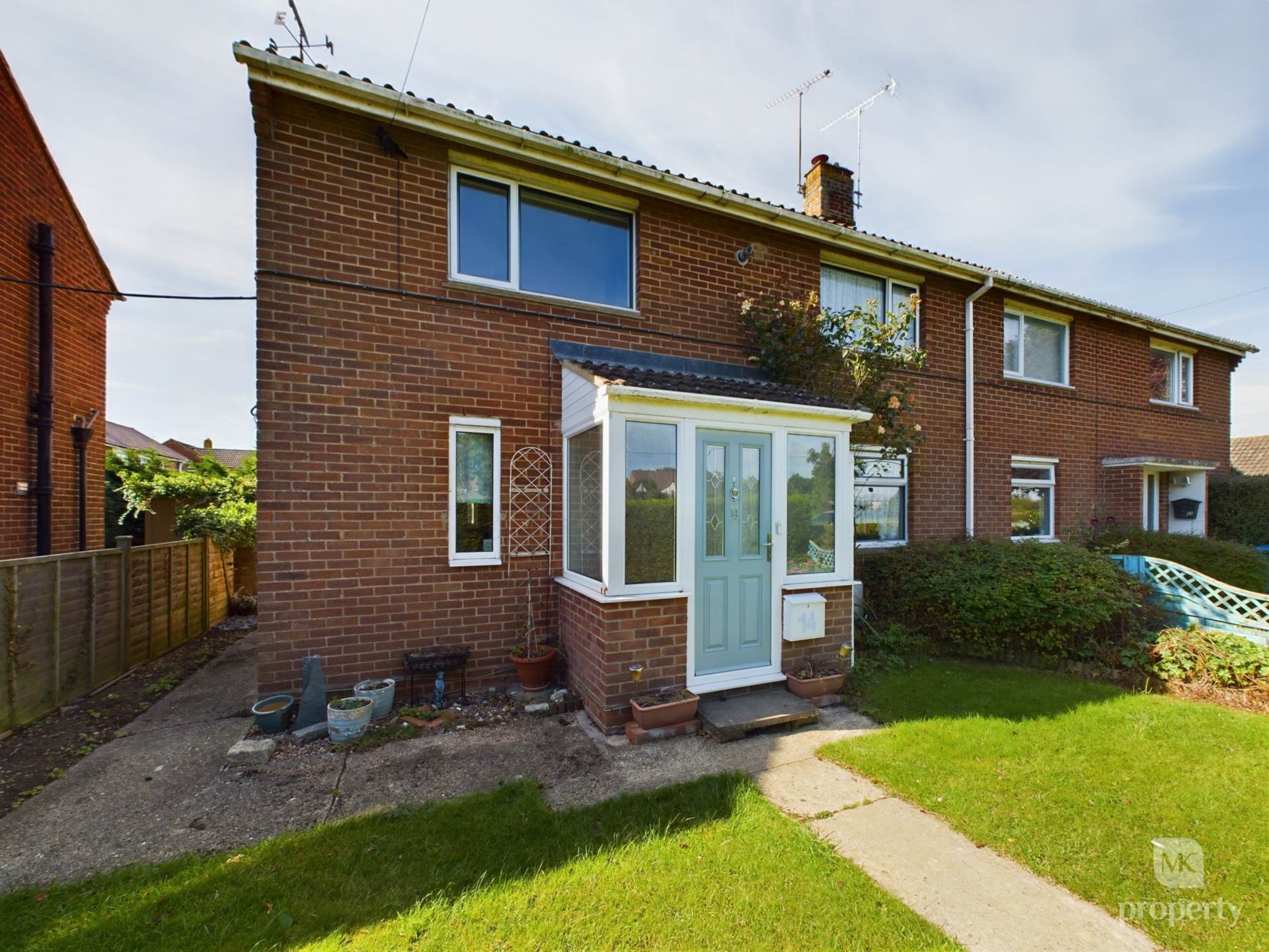 2 bedroom Semi-detached house Sold