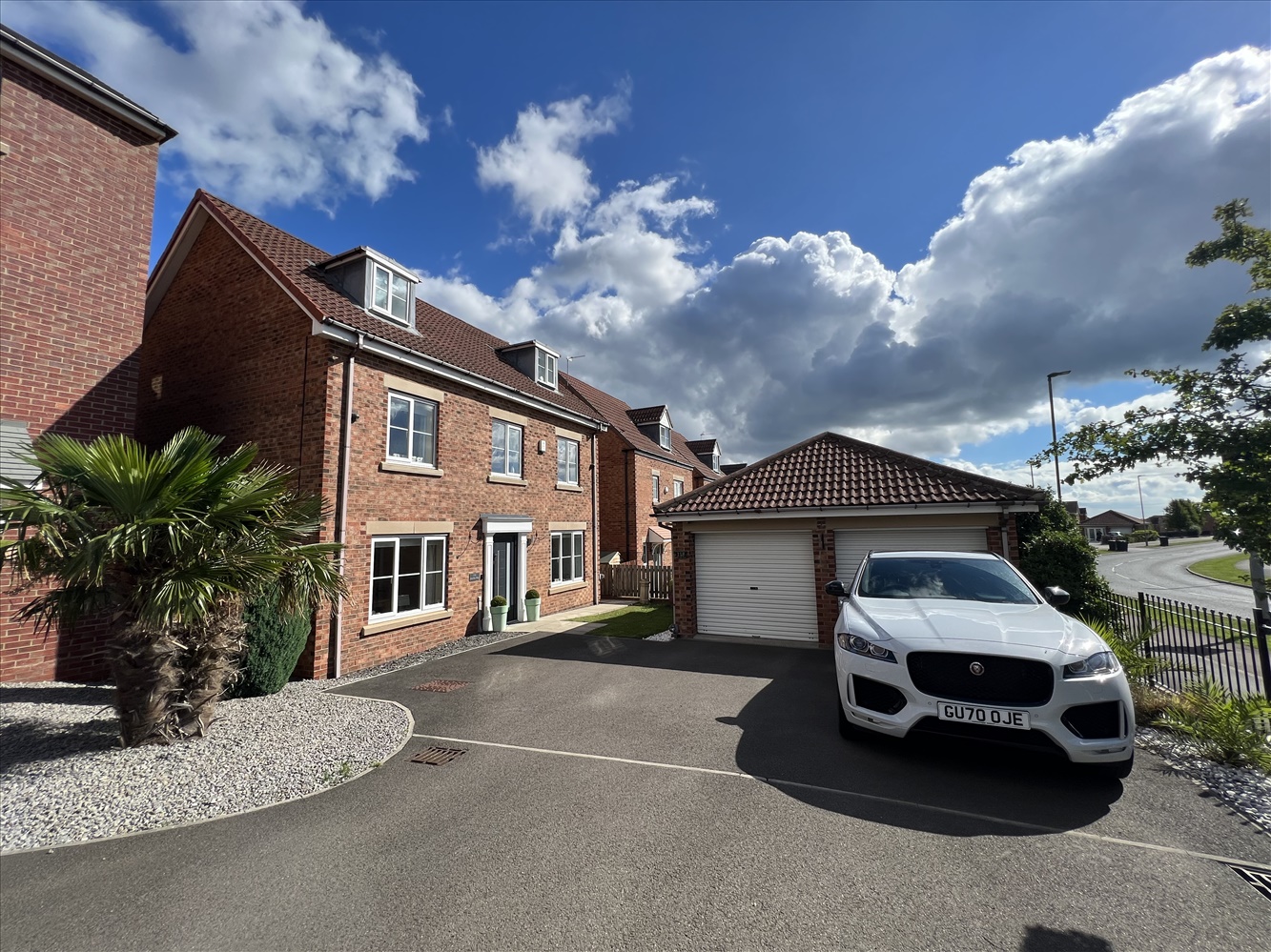 5 bedroom Detached For Sale