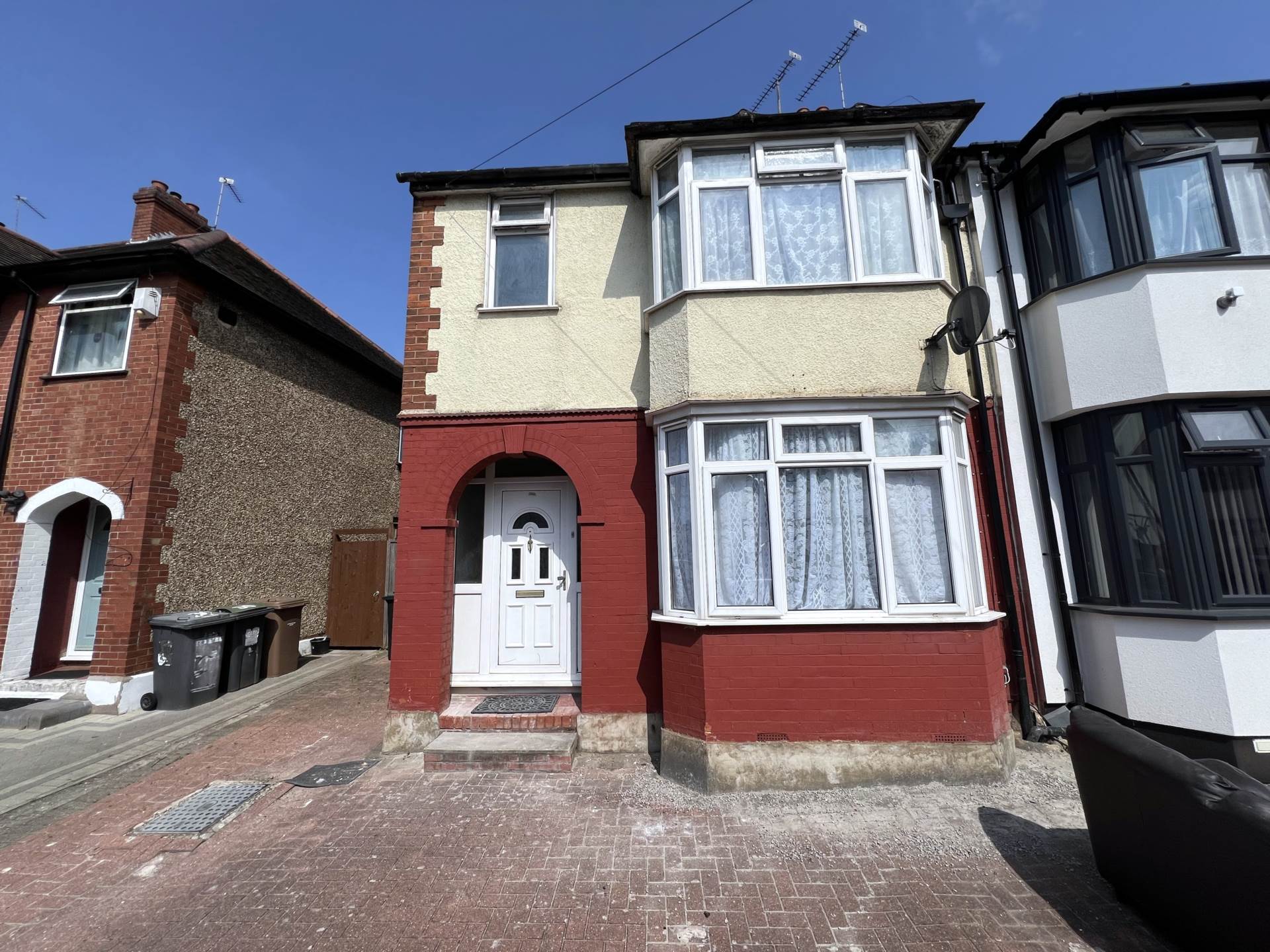 3 bedroom Semi-Detached House Let