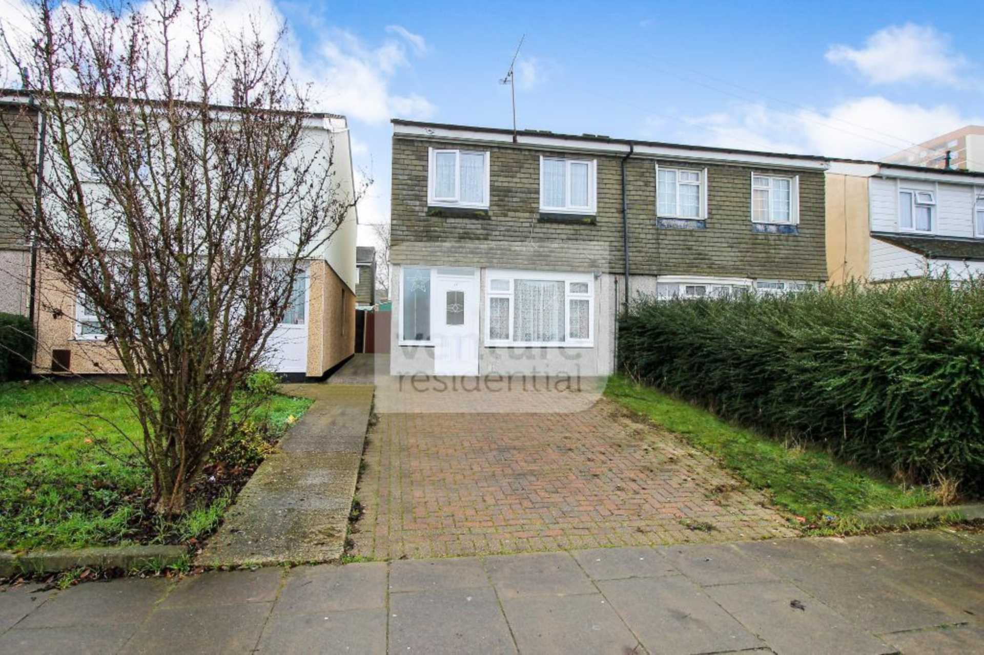 3 bedroom Semi-Detached House Let