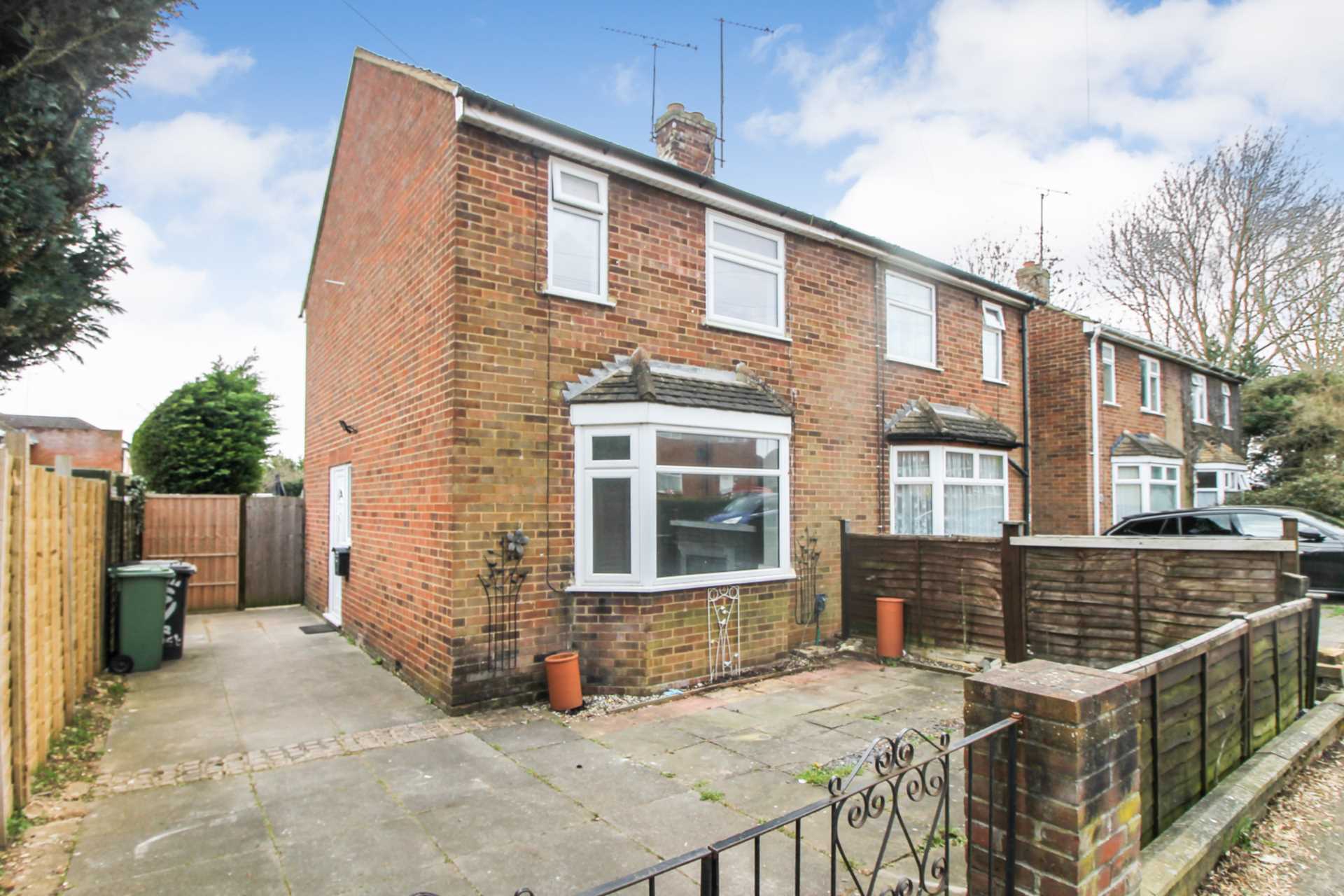 2 bedroom Semi-Detached House Let
