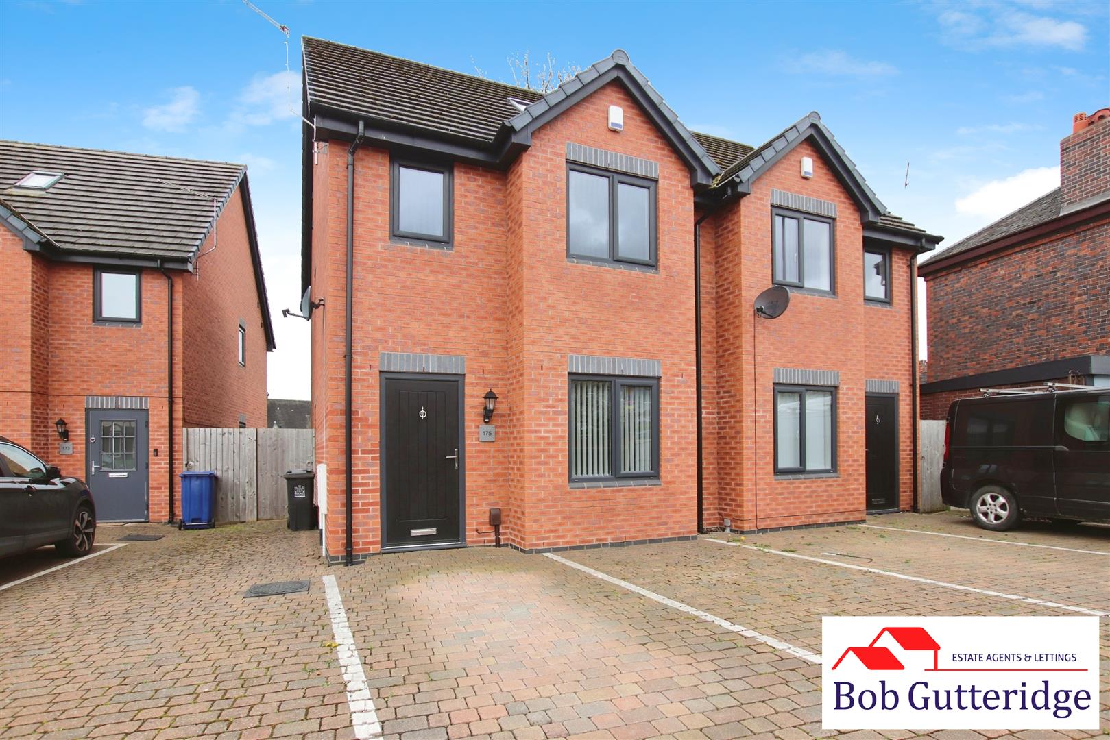 4 bedroom Semi-Detached House SSTC
