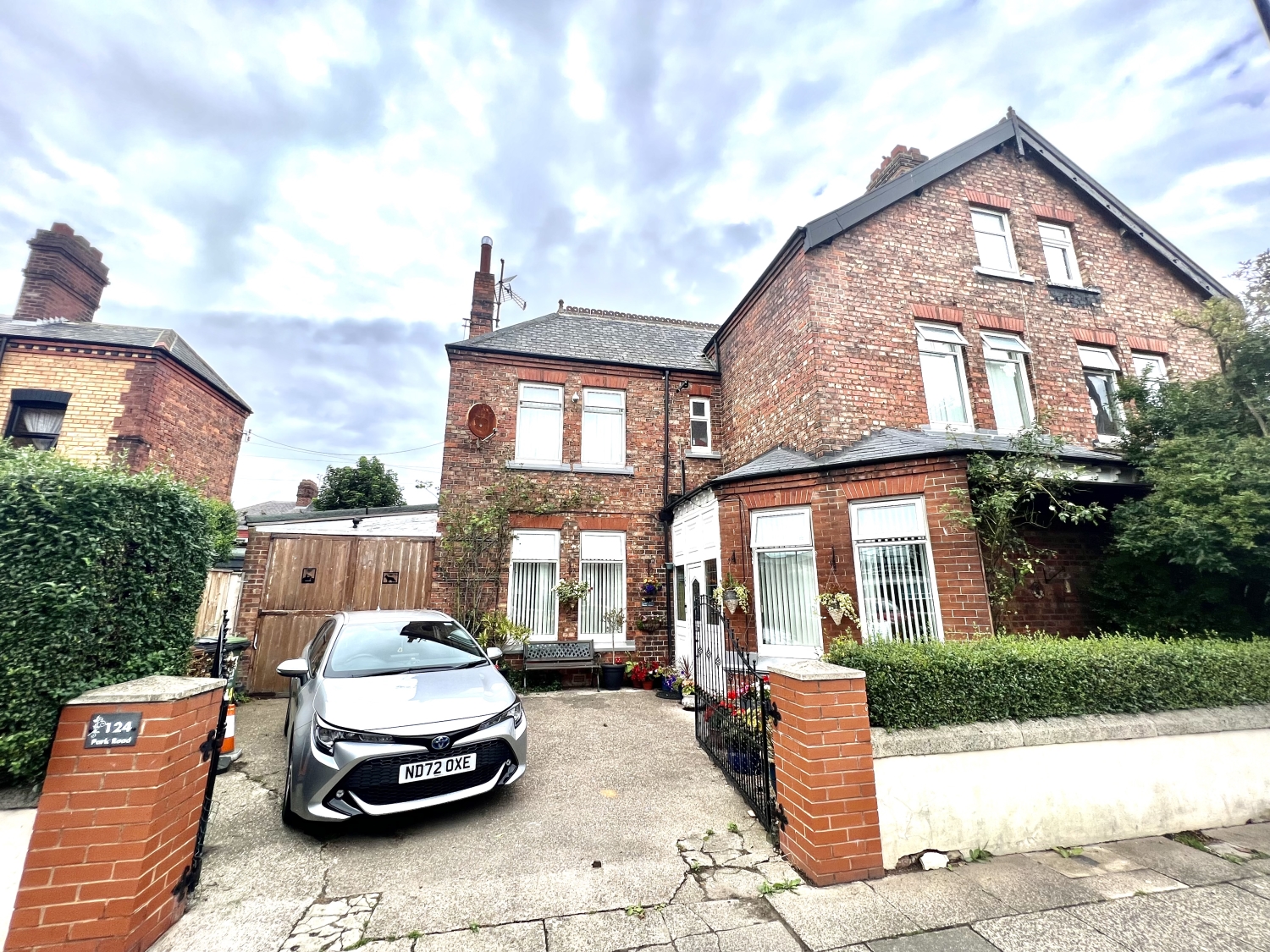 4 bedroom Semi-Detached For Sale