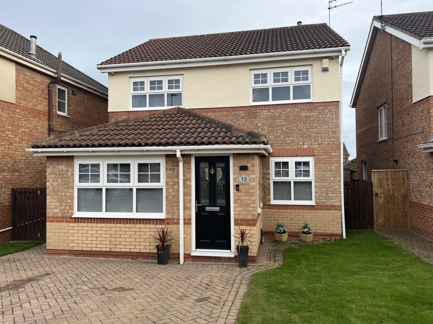 3 bedroom Detached house Under Offer