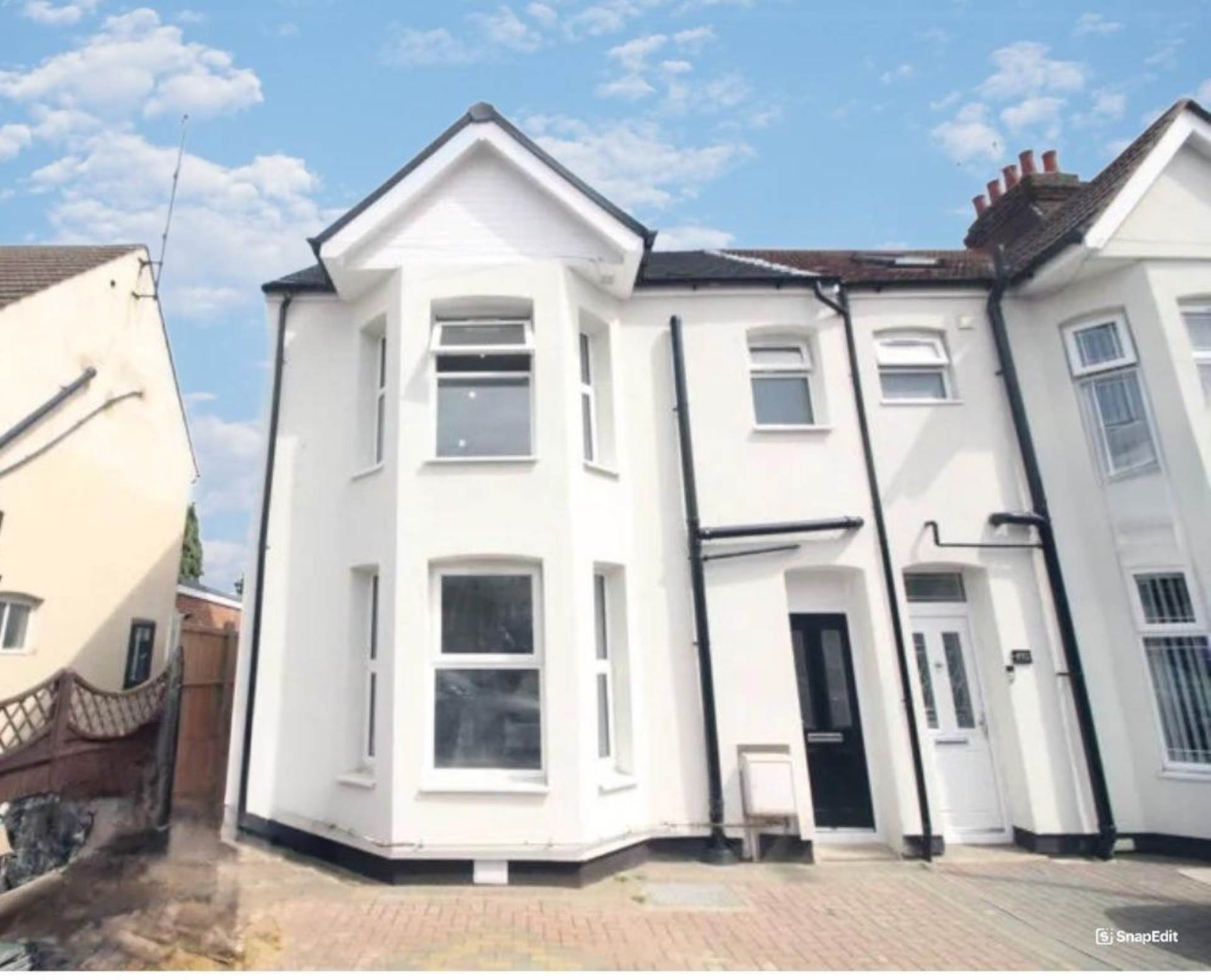  End of Terrace House For Sale