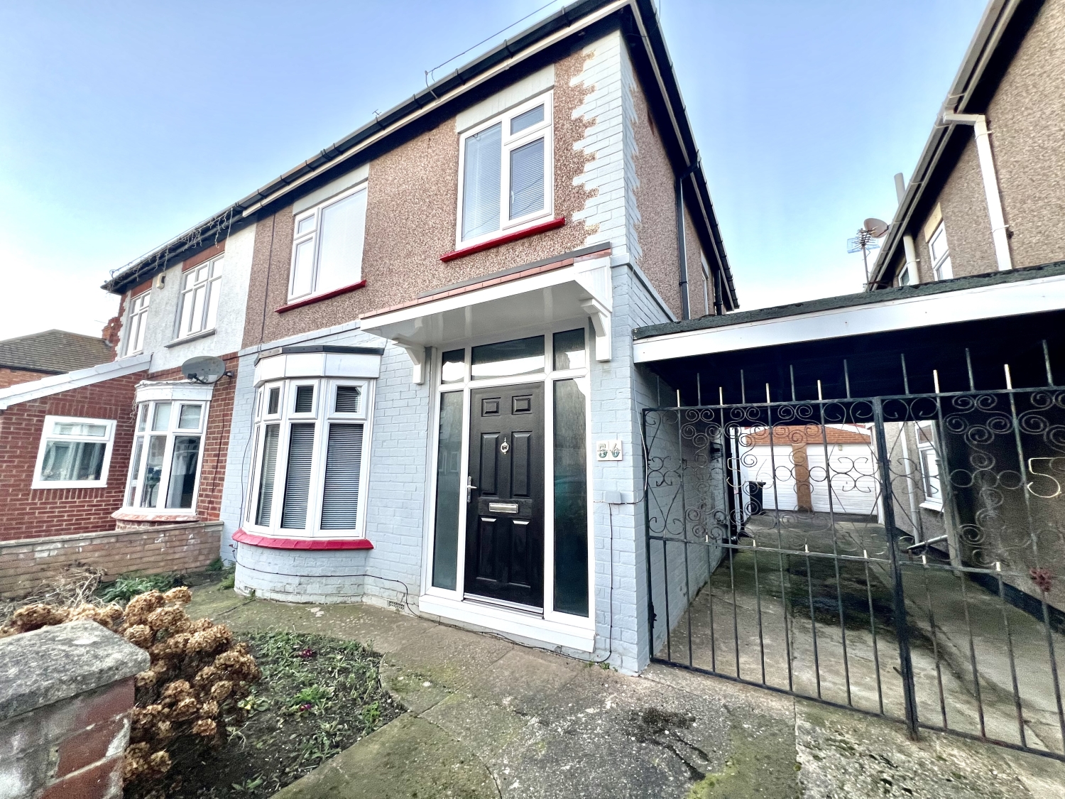 3 bedroom Semi-Detached For Sale