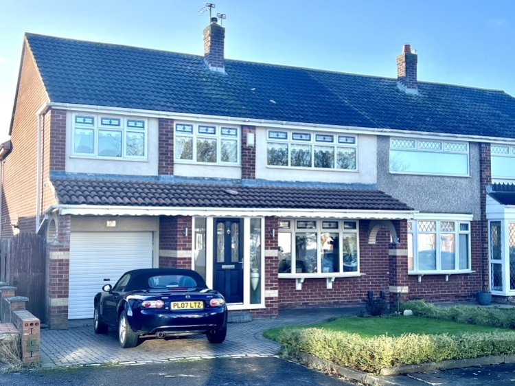 5 bedroom Semi-Detached For Sale