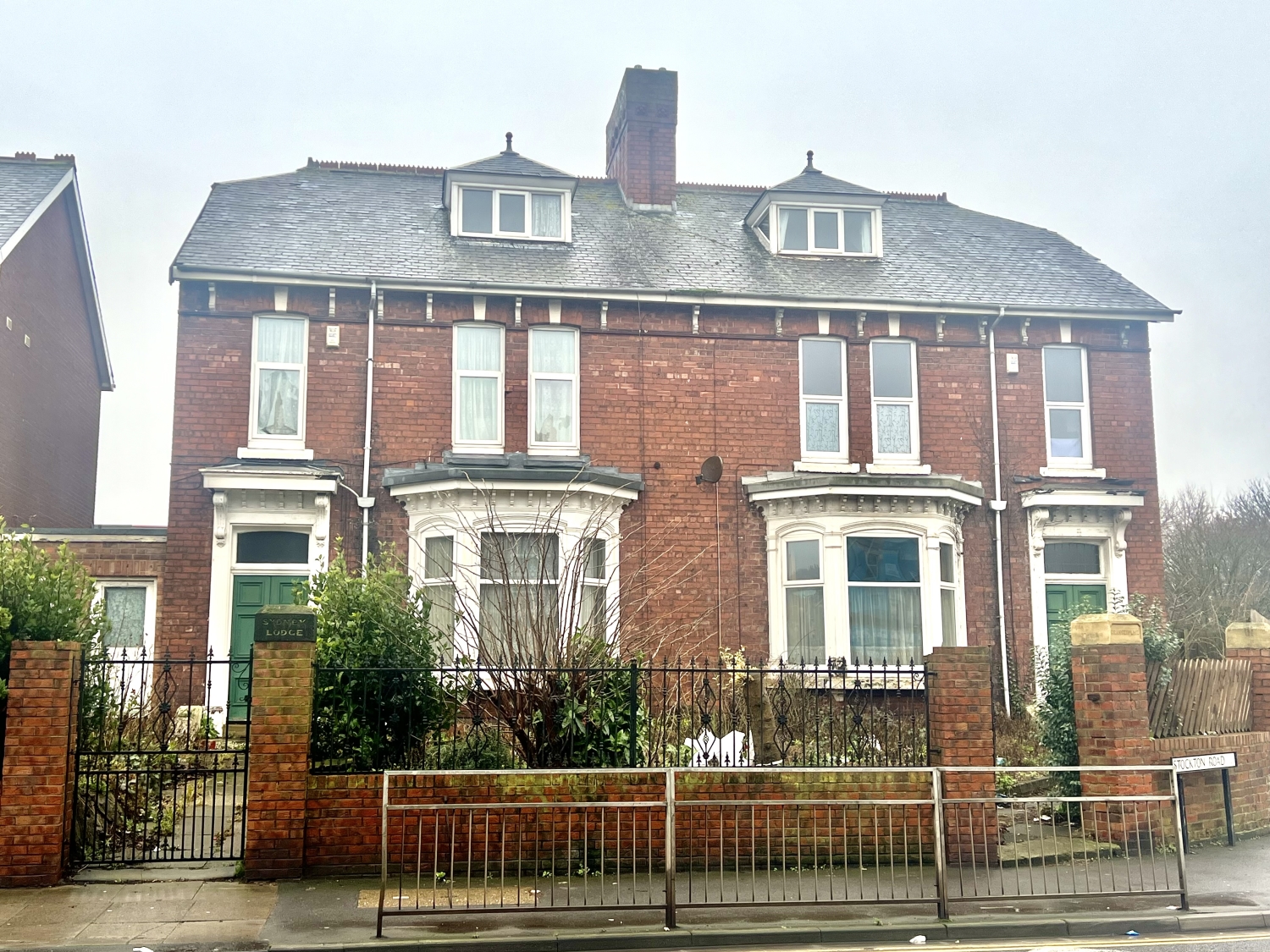 1 Detached Under Offer