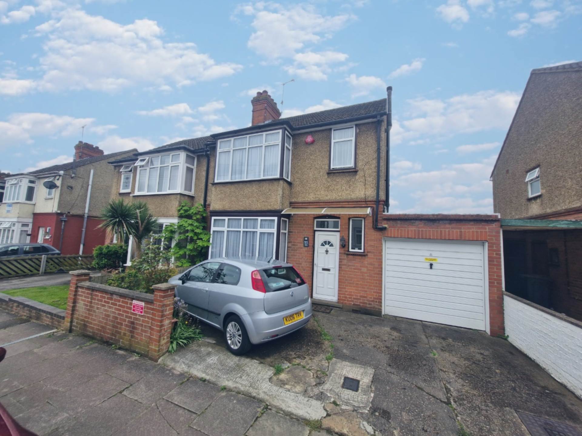 3 bedroom Semi-Detached House Sold