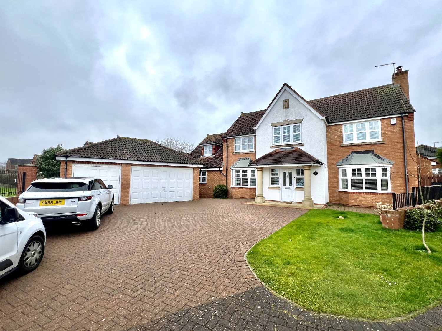 6 bedroom Detached house Under Offer
