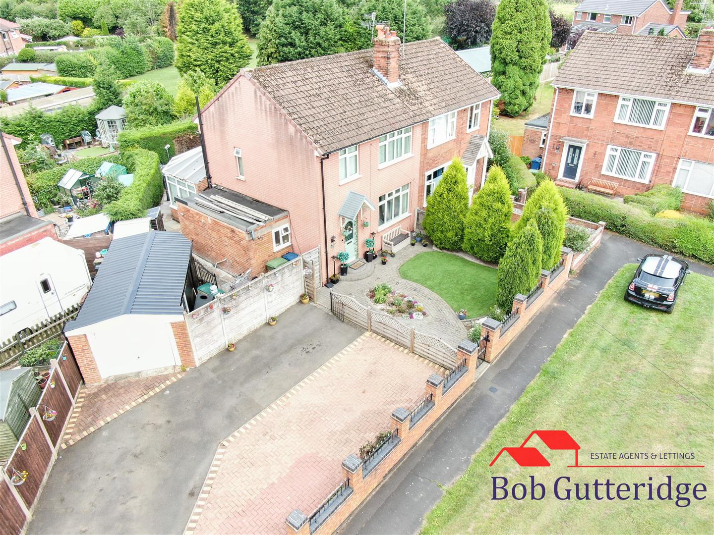 3 bedroom Semi-detached house SSTC