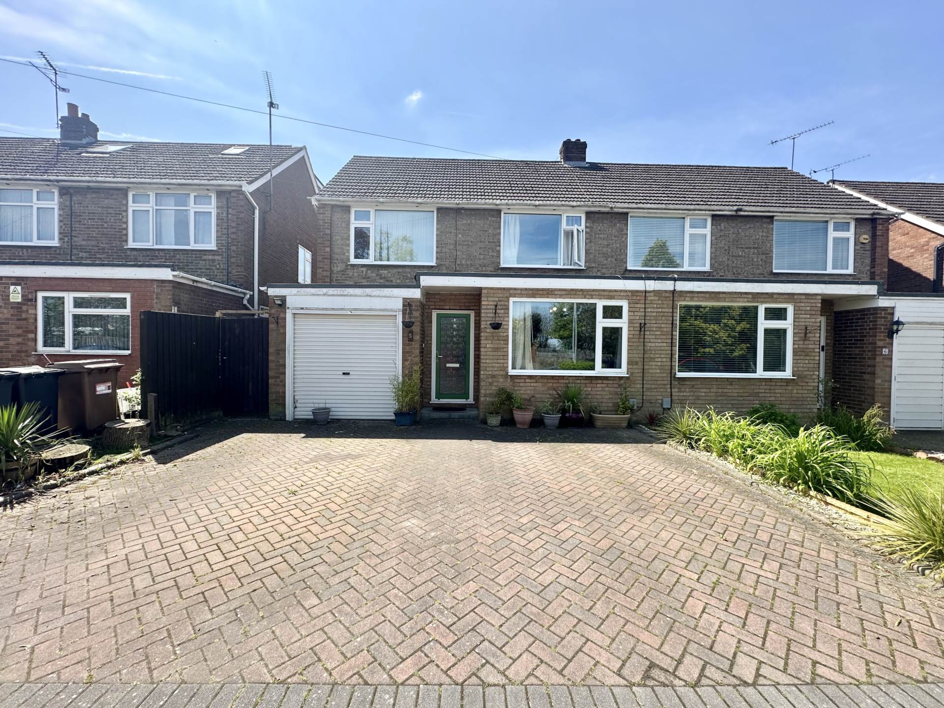 3 bedroom Semi-Detached House Sold