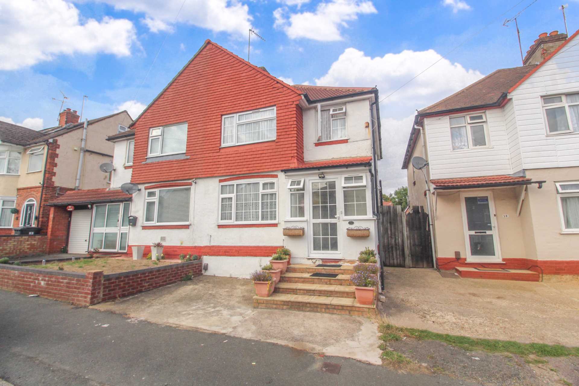 3 bedroom Semi-detached house Sold