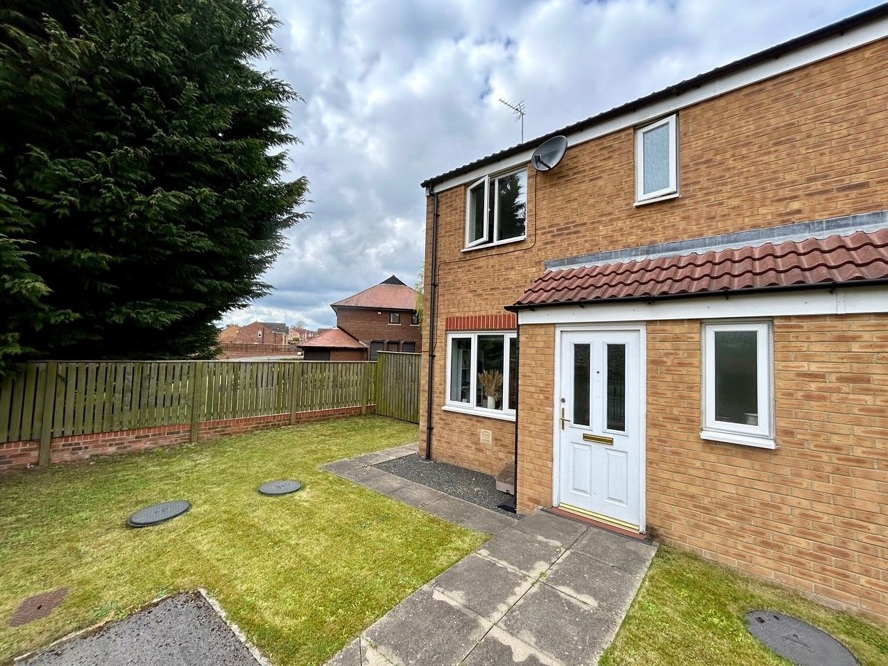 3 bedroom Semi-Detached House SSTC